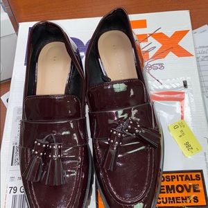 Burgundy patent leather shoes / loafers
